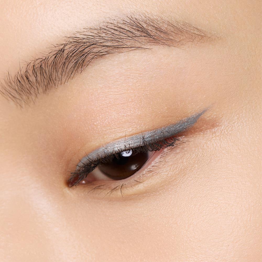 GRAPHIC LIQUID EYELINER